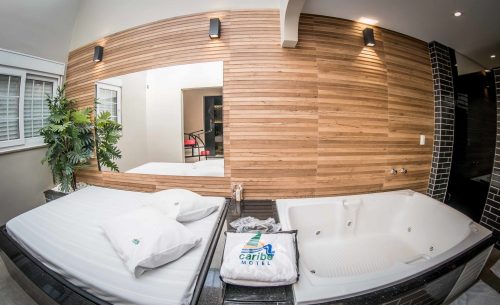 Conheça a suíte Hidro e sauna e garanta a sua reserva já no Caribe Motel!