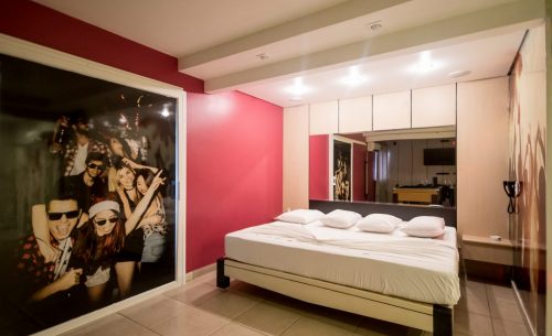 Conheça a suíte Mansão & Teto Solar e garanta a sua reserva já no Caribe Motel!